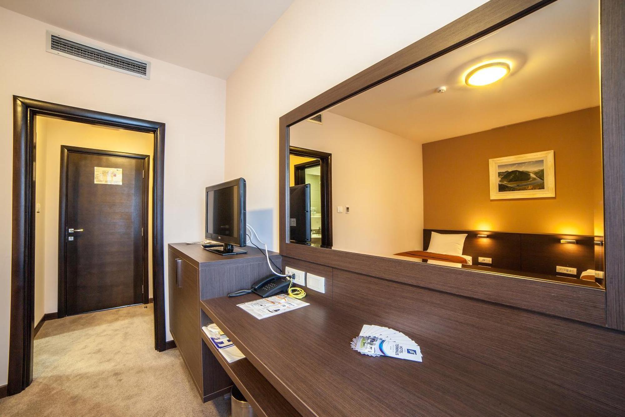Hotel Terminus Podgorica Zimmer foto