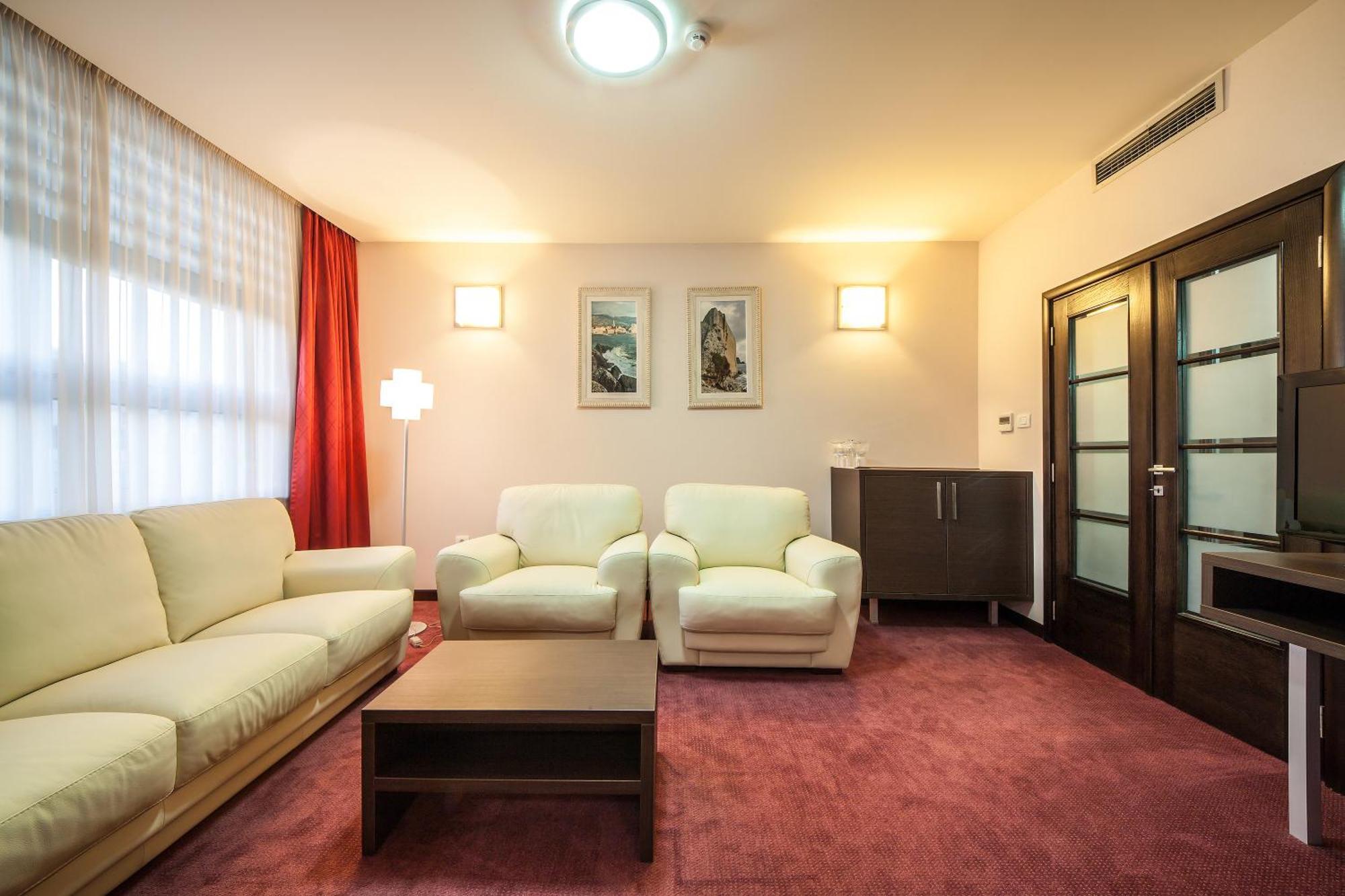 Hotel Terminus Podgorica Zimmer foto