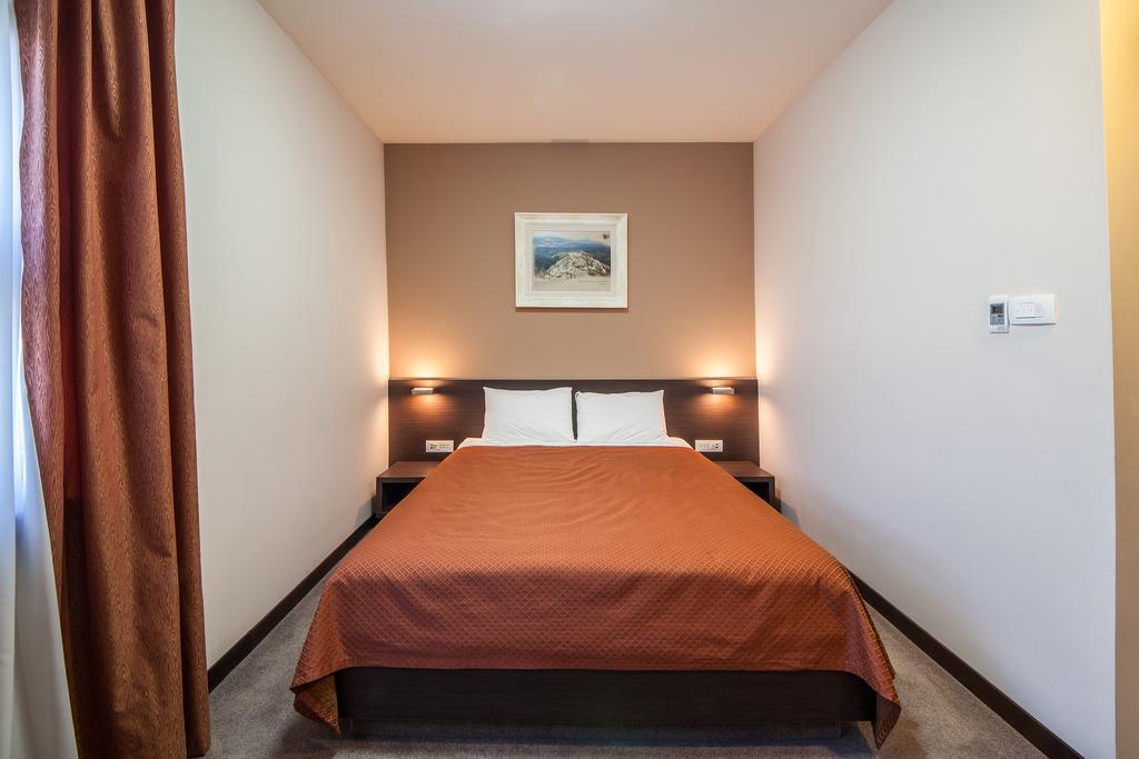 Hotel Terminus Podgorica Zimmer foto