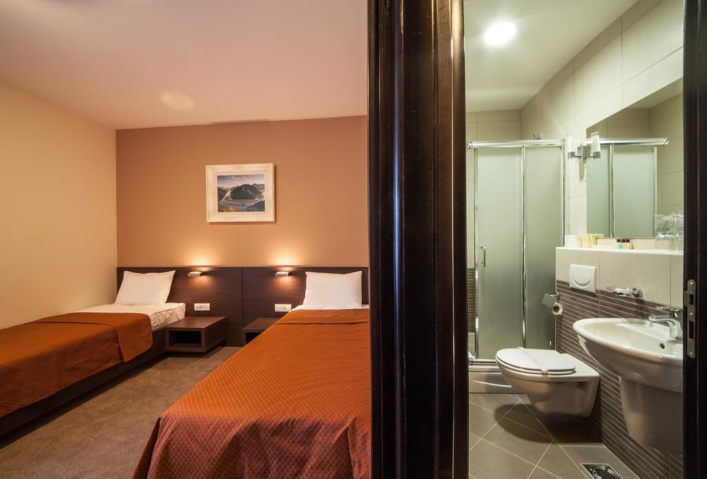Hotel Terminus Podgorica Zimmer foto