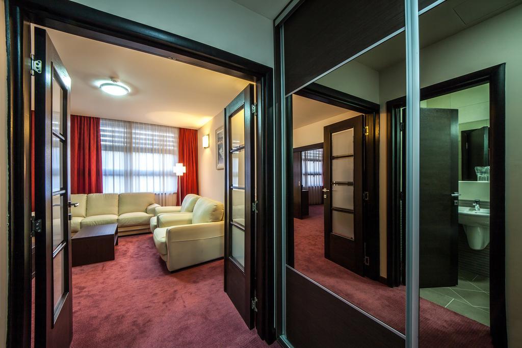 Hotel Terminus Podgorica Zimmer foto